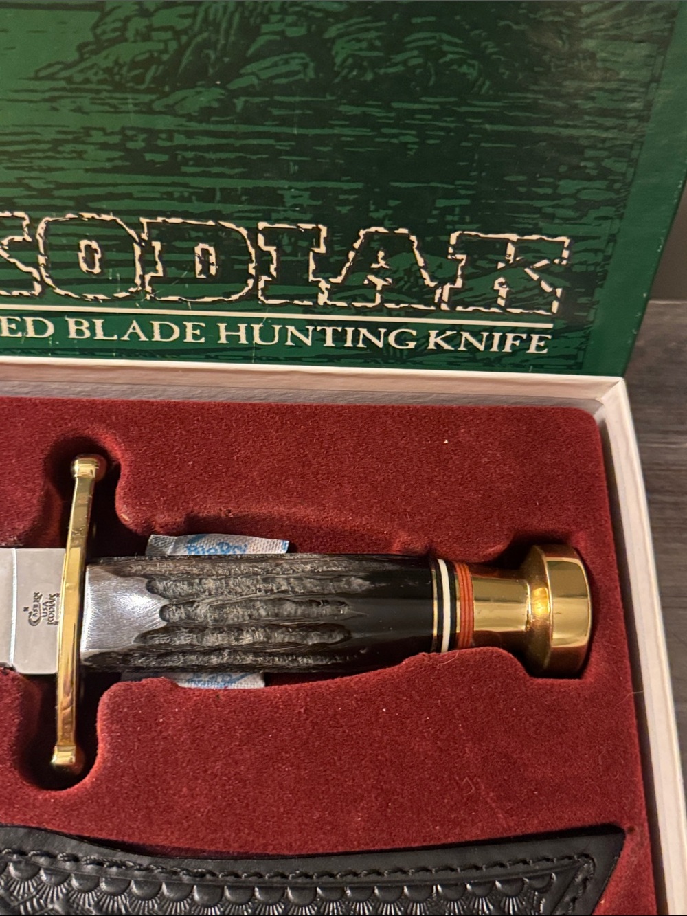 New W.R. Case & Sons Collectible Kodiak Hunting Knife with Buffalo Horn Handle - Picture 6 of 12